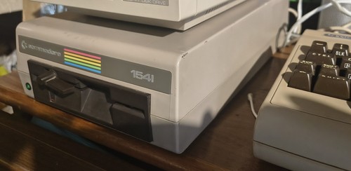 Commodore floppy disk drive - ",