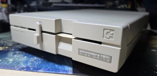 Top commodore 1571 unità - top,