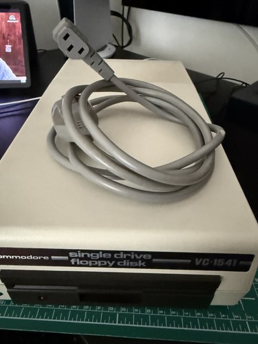 Commodore 1541 single drive - single,