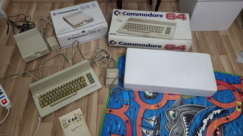 Commodore c64 model - commodore,